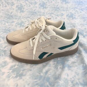 NWT Reebok Forte Lounger Creme Suede Sneakers, Green Accents, Women's Size 8.5
